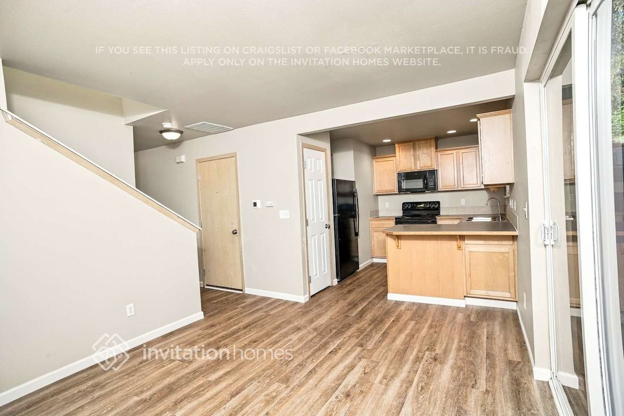8402 4th St Ne - Photo 5 of 18