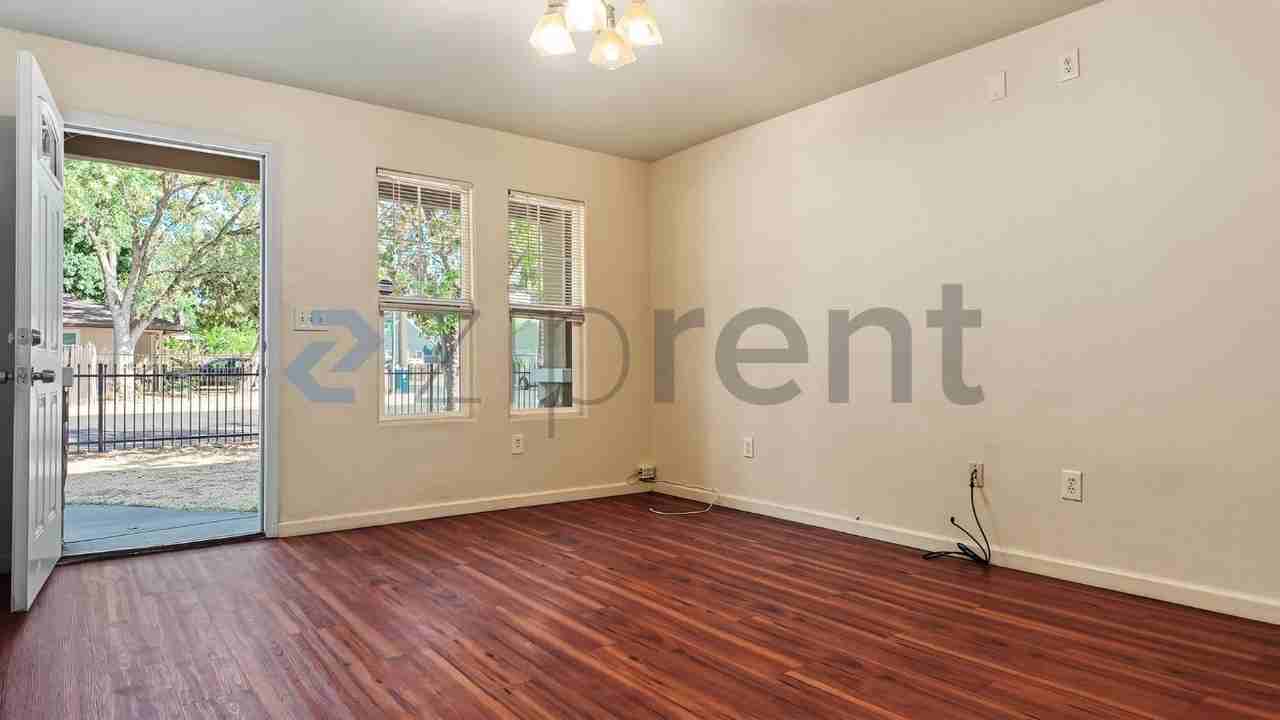 3232 La Solidad Way - Photo 6 of 36
