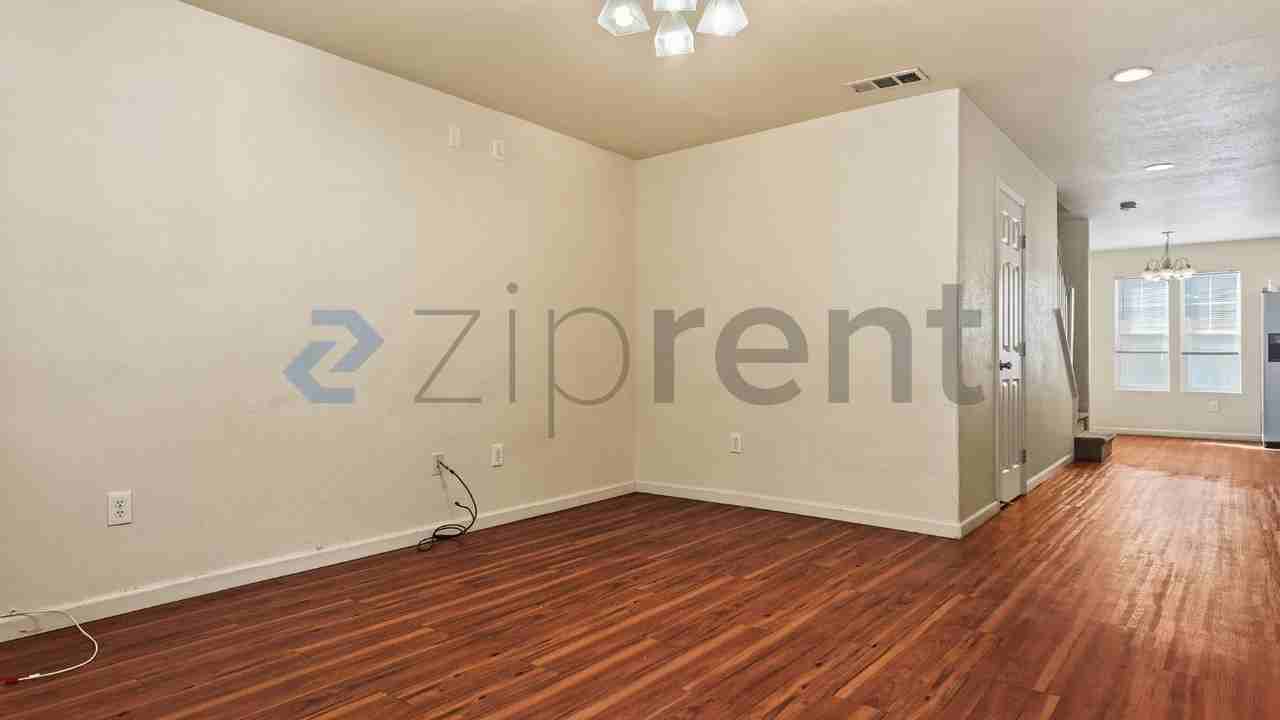 3232 La Solidad Way - Photo 7 of 36