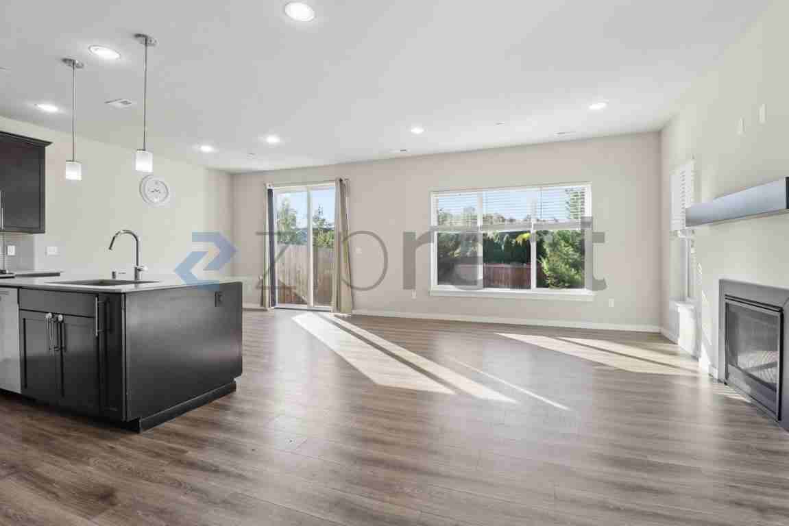 4218 141st St Se #B - Photo 5 of 26