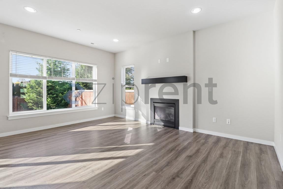 4218 141st St Se #B - Photo 6 of 26