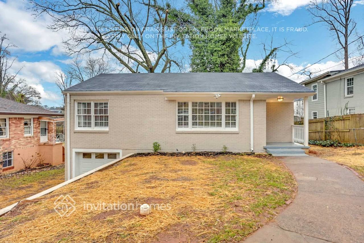 1380 Woodland Ave Se - Photo 2 of 26