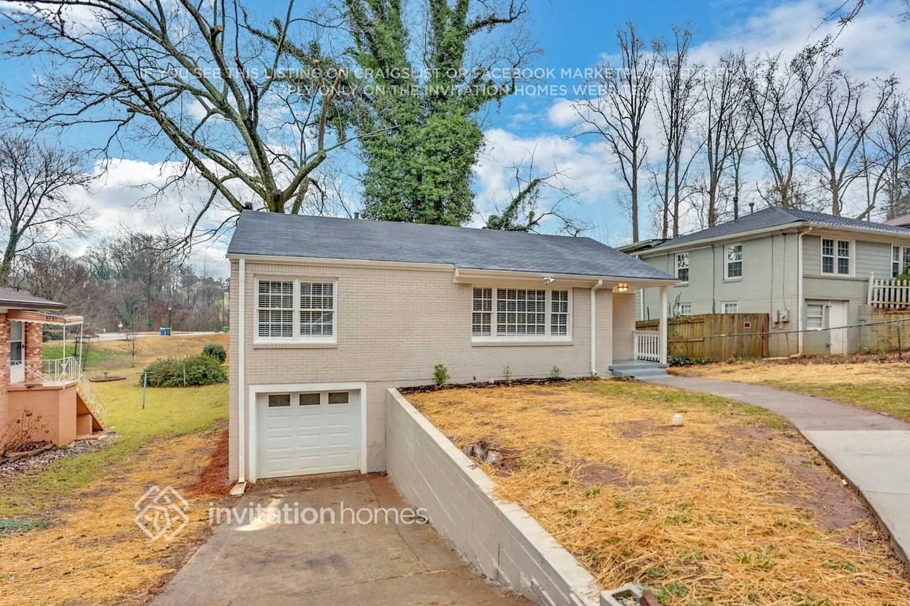 1380 Woodland Ave Se - Photo 3 of 26