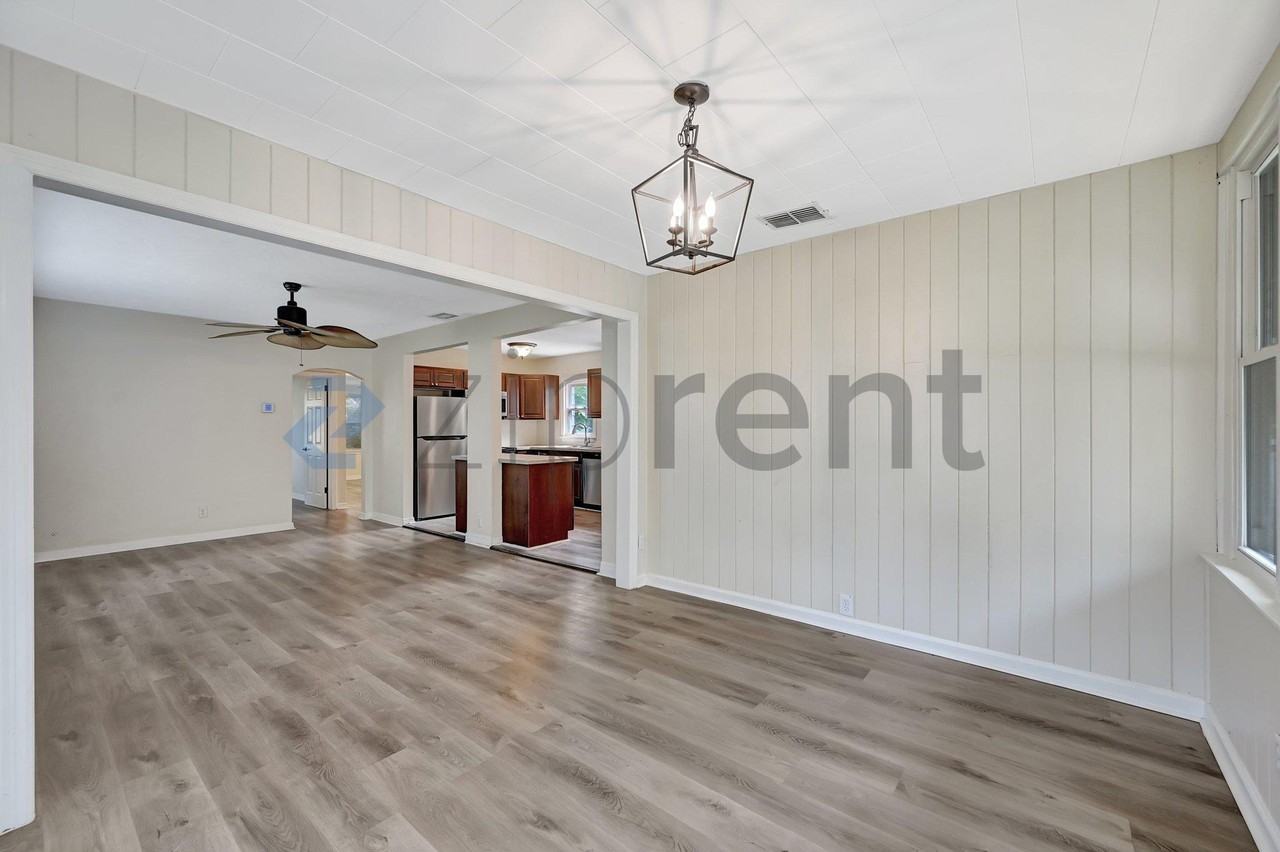 446 37th Ave Ne - Photo 6 of 31