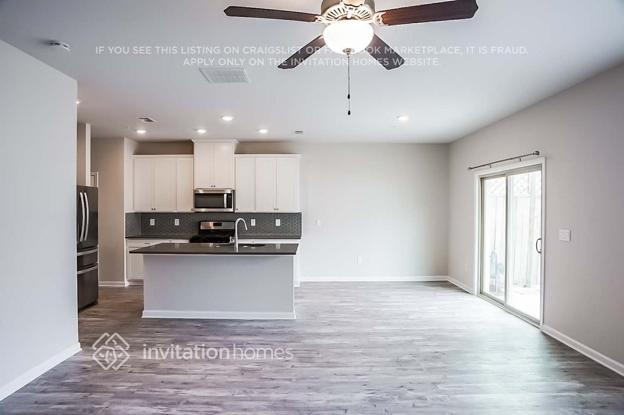 1404 Flathead River Ln - Photo 2 of 16