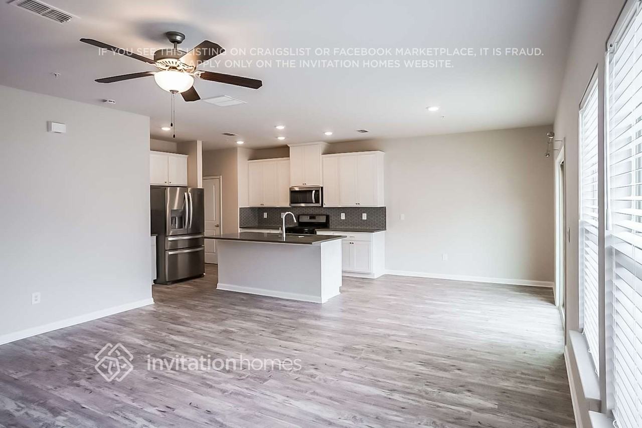 1404 Flathead River Ln - Photo 3 of 16