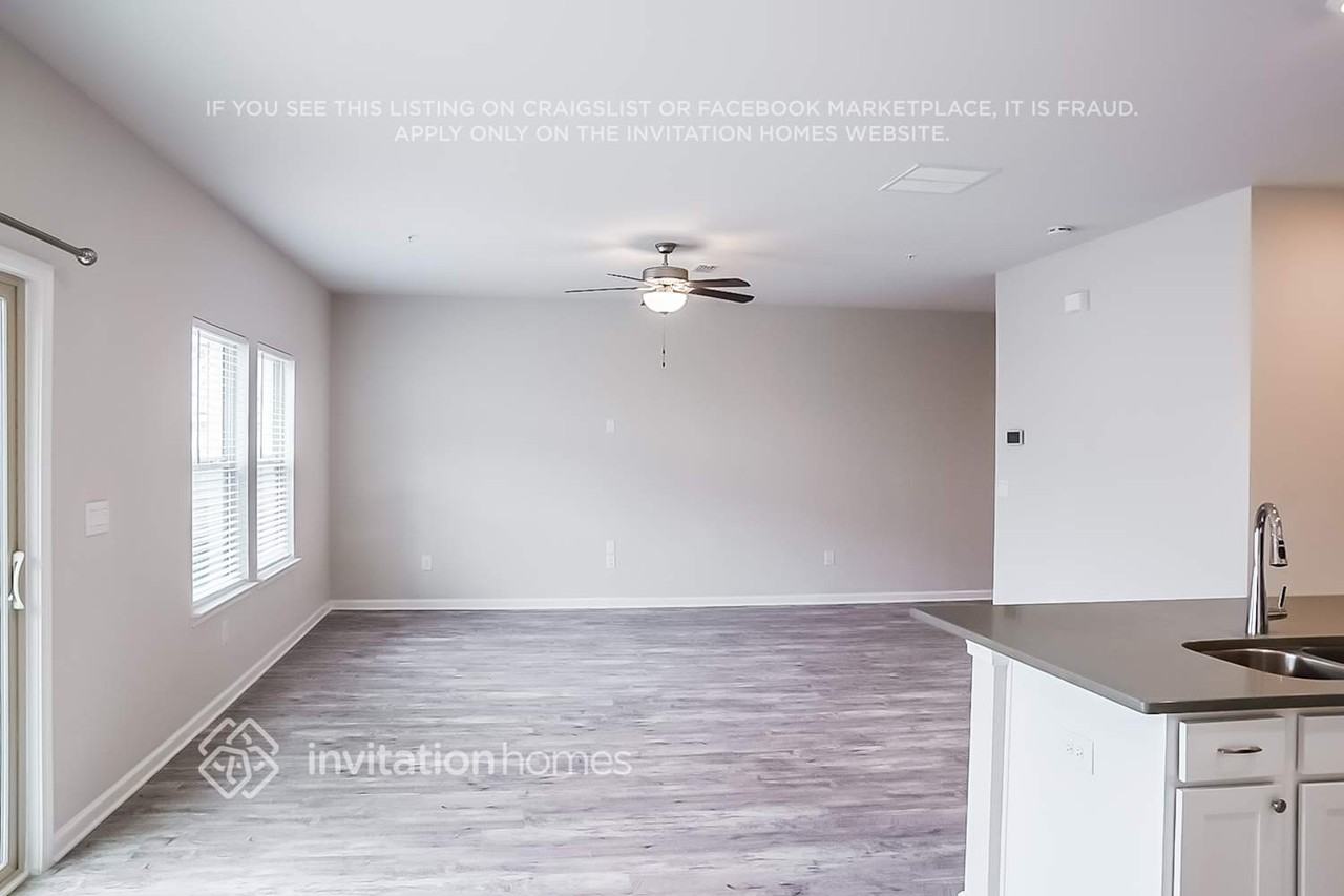 1404 Flathead River Ln - Photo 4 of 16