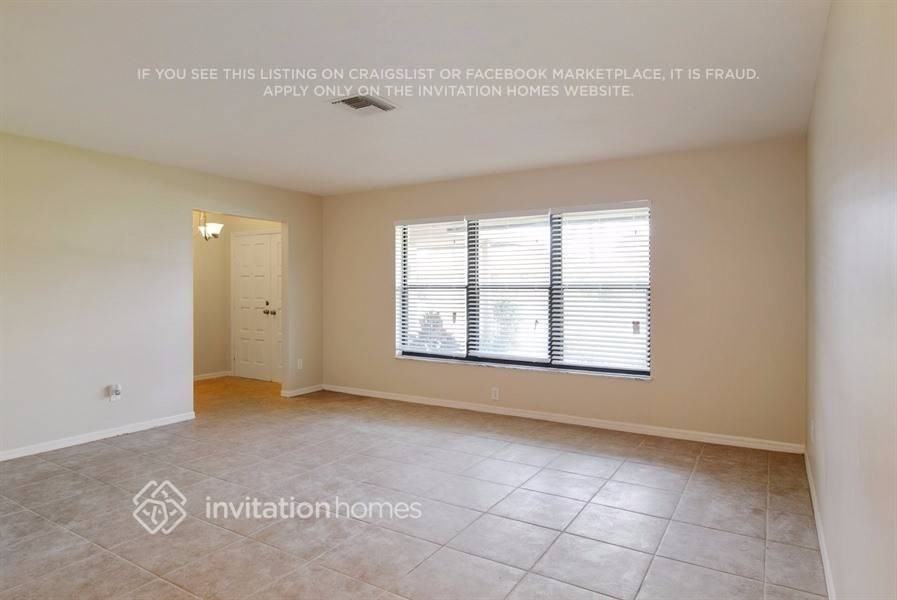 787 Se Forgal St - Photo 2 of 20