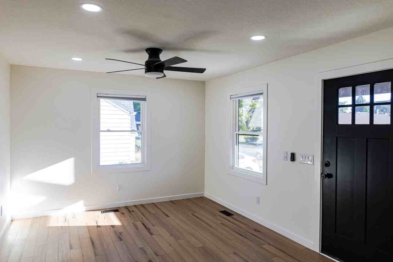 4308 S Carey St #1 - Photo 3 of 12