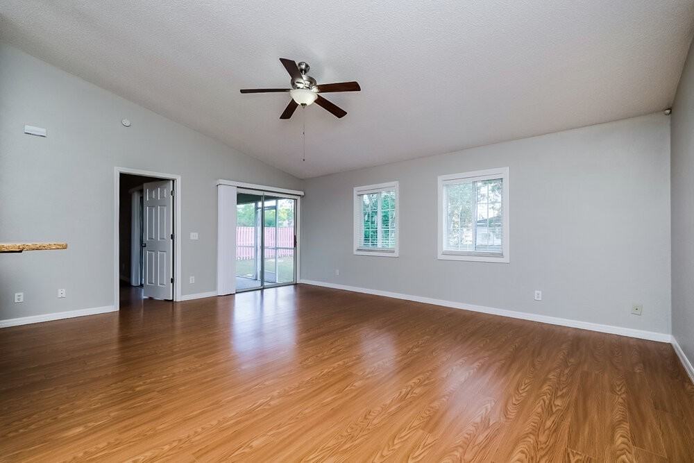1296 Bentley Ave - Photo 3 of 16