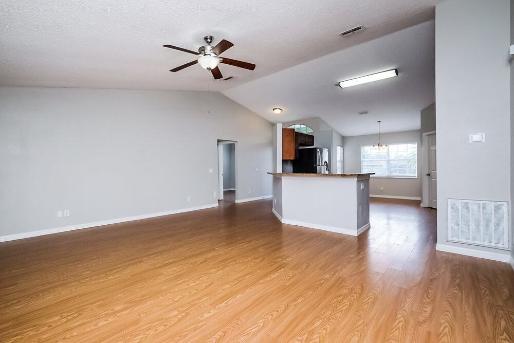 1296 Bentley Ave - Photo 5 of 16
