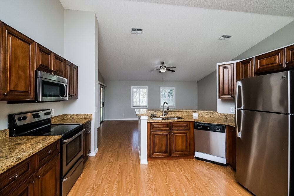 1296 Bentley Ave - Photo 7 of 16