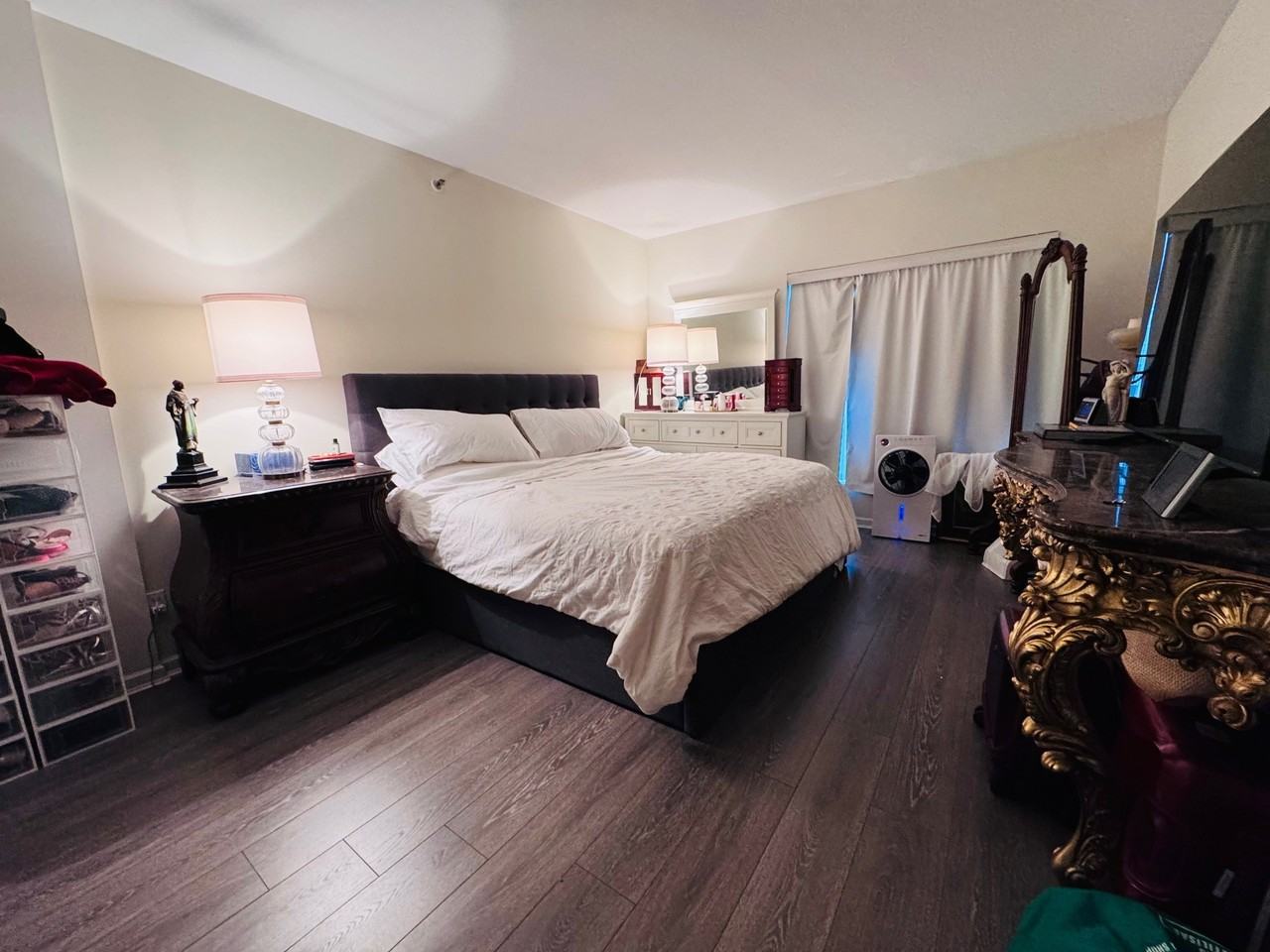 909 Burrard St - Photo 6 of 16