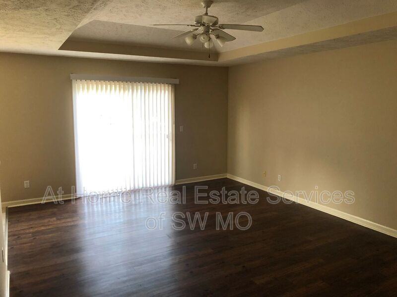 302A Excalibur Ct - Photo 2 of 8