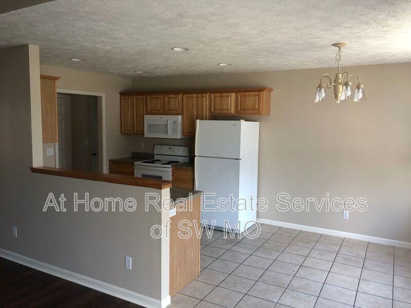 302A Excalibur Ct - Photo 3 of 8