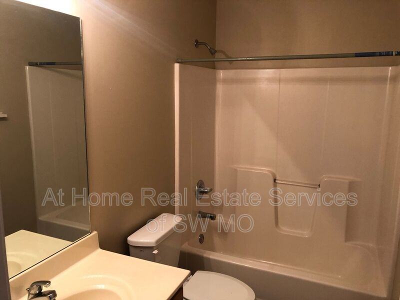 302A Excalibur Ct - Photo 5 of 8