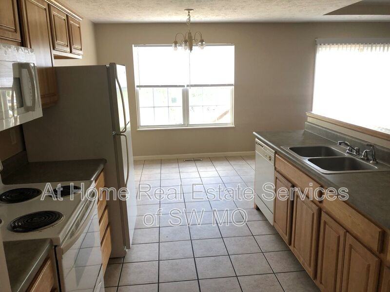 302A Excalibur Ct - Photo 6 of 8