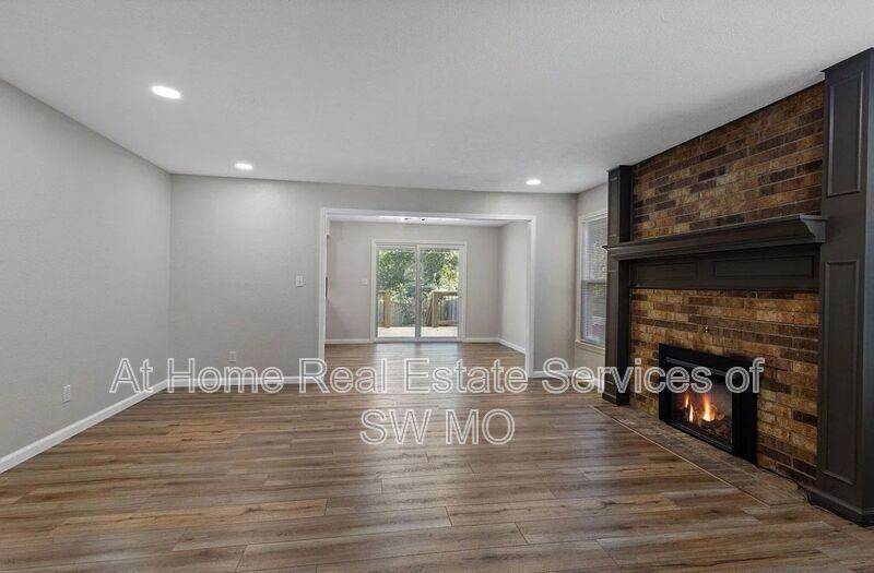 1724 W Whiteside St - Photo 4 of 19