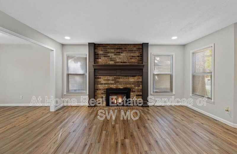 1724 W Whiteside St - Photo 5 of 19