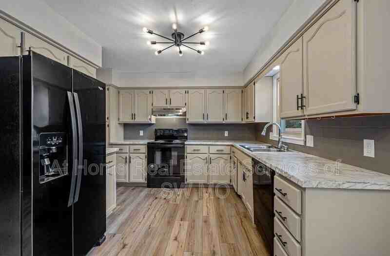 1724 W Whiteside St - Photo 7 of 19