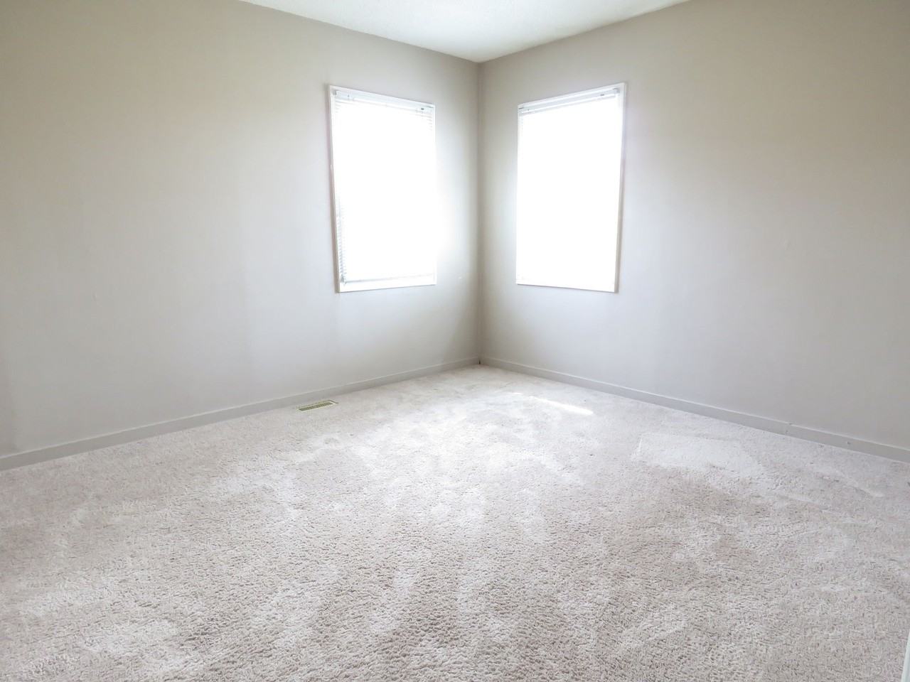 1540 47 St Se - Photo 6 of 10