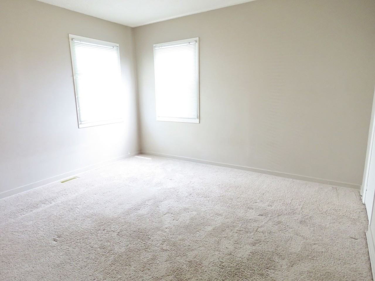 1540 47 St Se - Photo 7 of 10