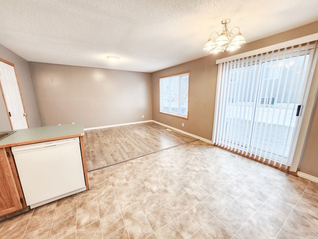 1605 36 Ave Sw - Photo 6 of 18
