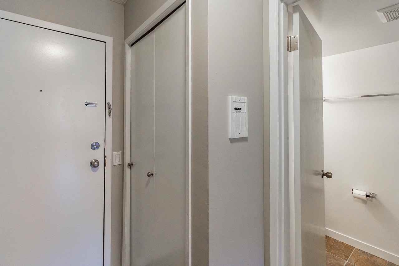 1621 11 Avenue Southwest - Photo 2 of 11