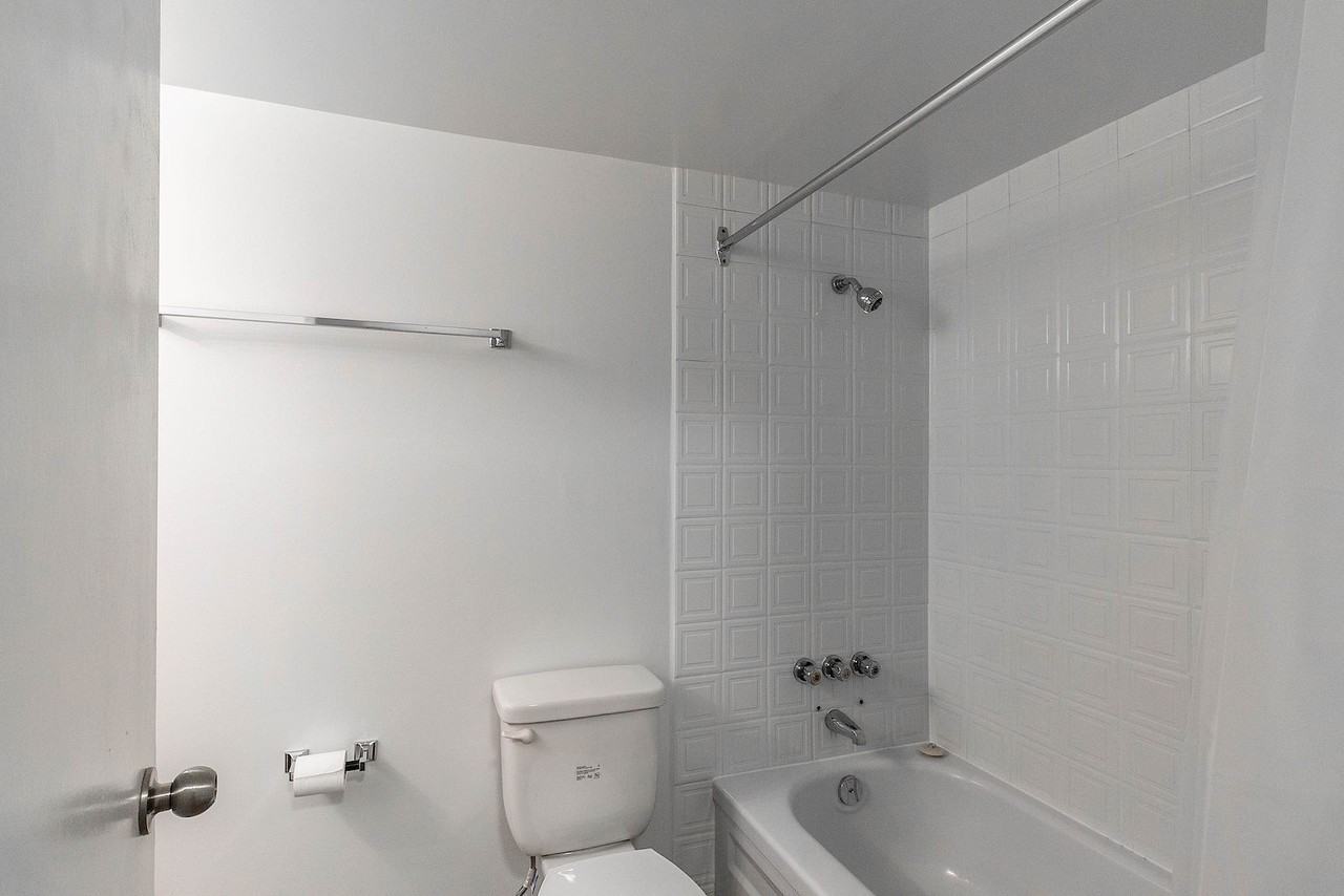1621 11 Avenue Southwest - Photo 3 of 11