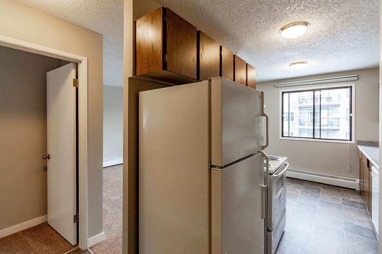 1621 11 Avenue Southwest - Photo 4 of 11