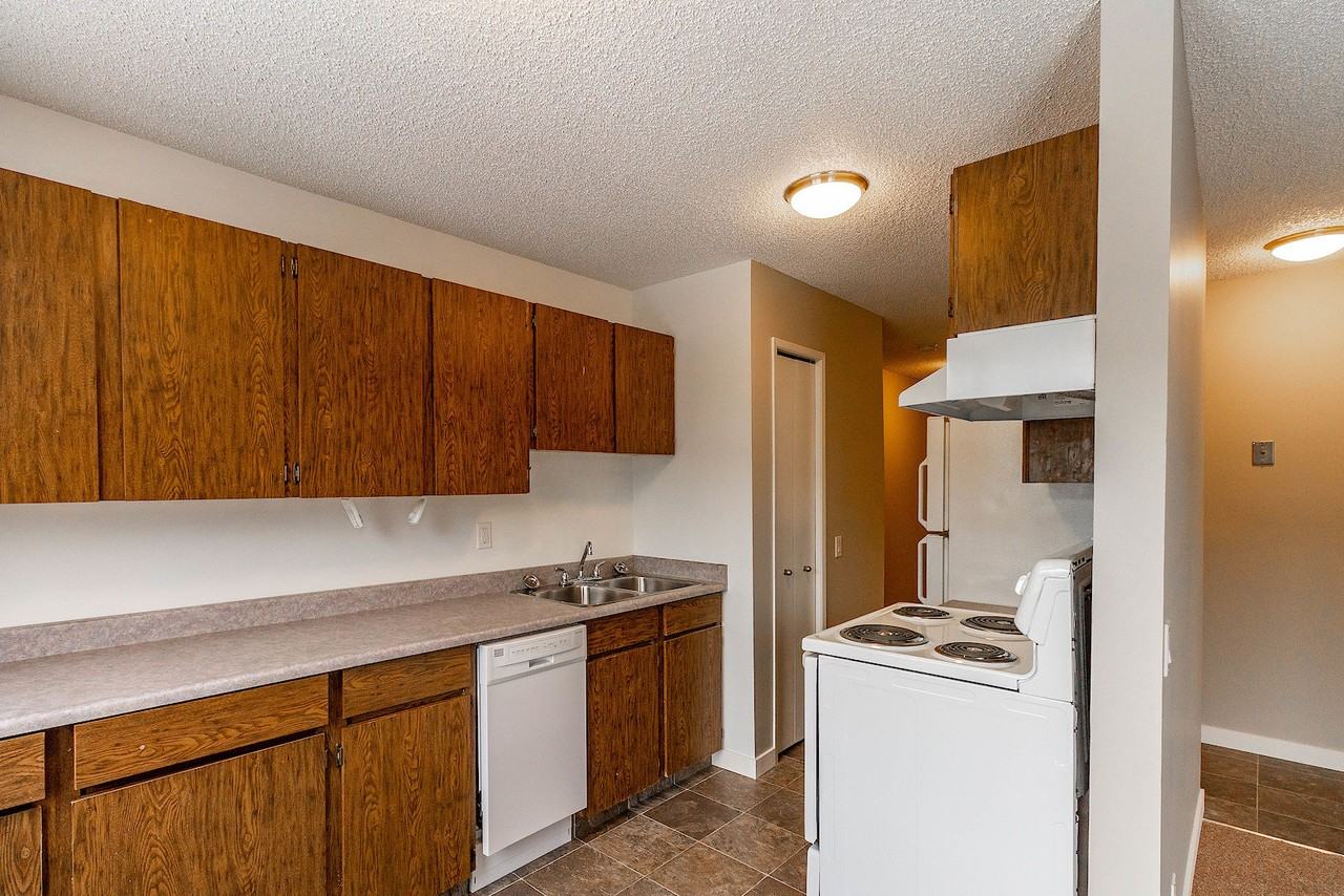 1621 11 Avenue Southwest - Photo 5 of 11