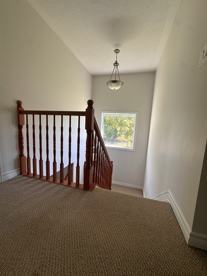 398 Cresthaven Dr - Photo 2 of 26