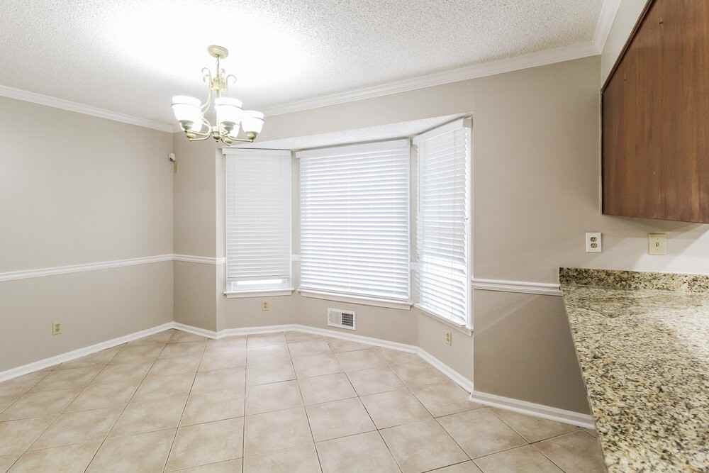 4695 Matthews Park Dr - Photo 7 of 18
