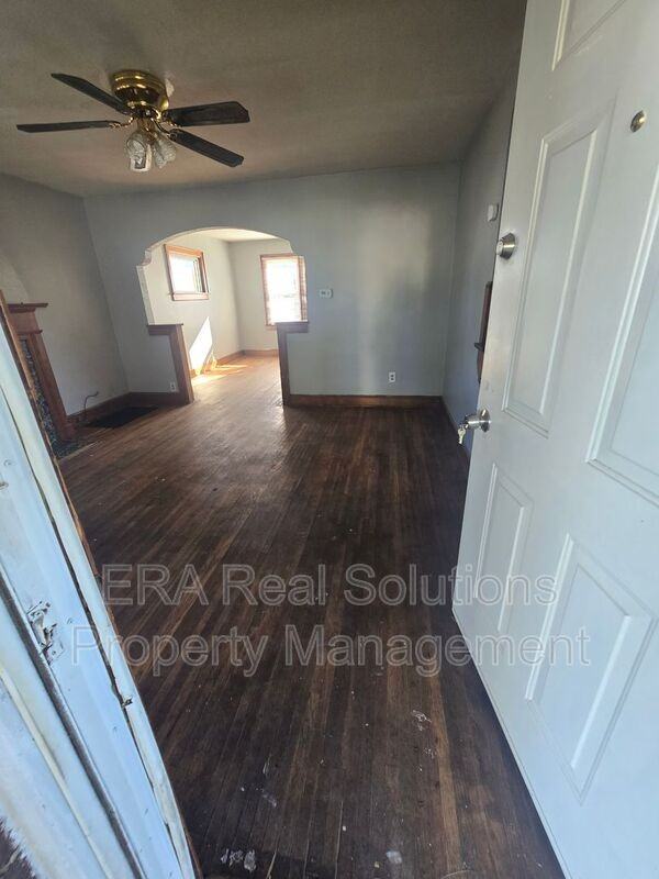 596 S Hague Ave - Photo 7 of 18