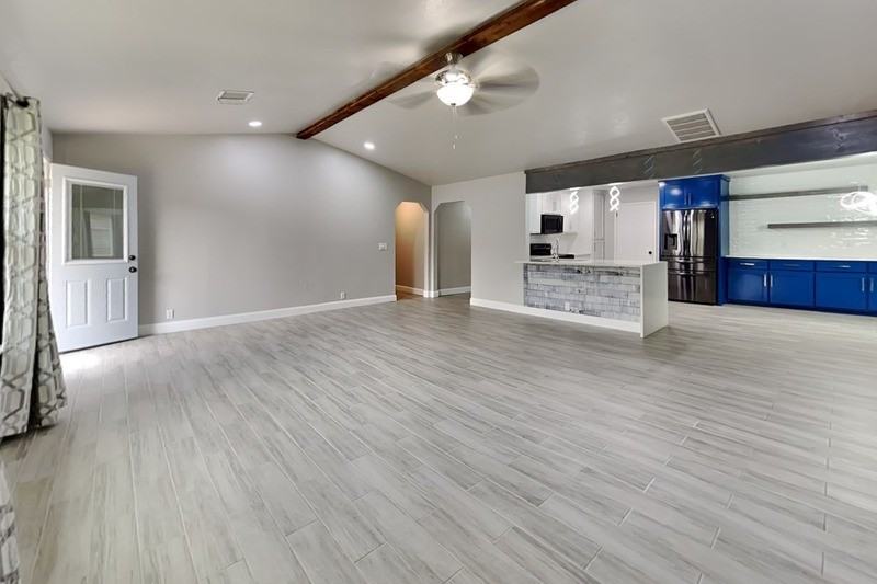 1051 Royal Ln - Photo 4 of 21