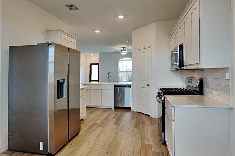 3409 Marino Dr - Photo 5 of 17