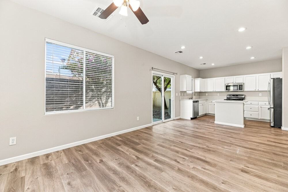 10968 Scotch Rose St - Photo 5 of 17