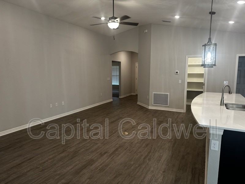 201 Serena Ridge Dr - Photo 6 of 11