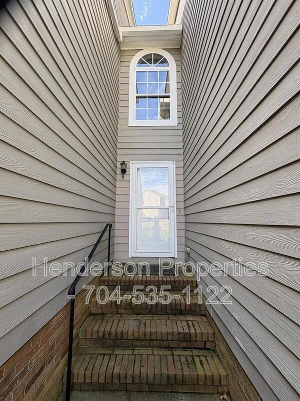 9038 Saint Thomas Ln - Photo 2 of 18