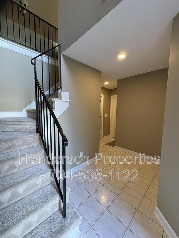 9038 Saint Thomas Ln - Photo 3 of 18