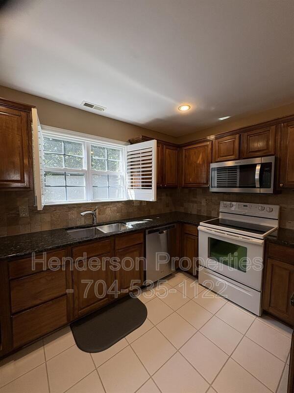 9038 Saint Thomas Ln - Photo 5 of 18