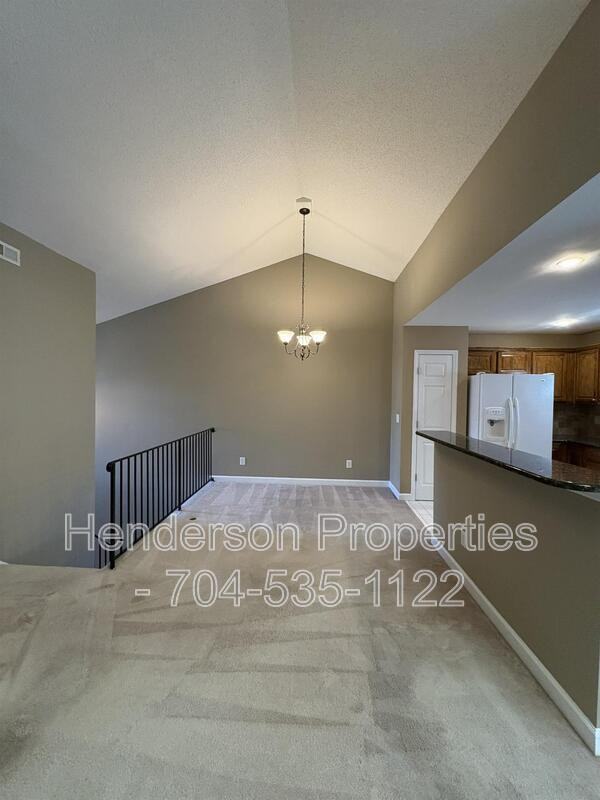 9038 Saint Thomas Ln - Photo 6 of 18