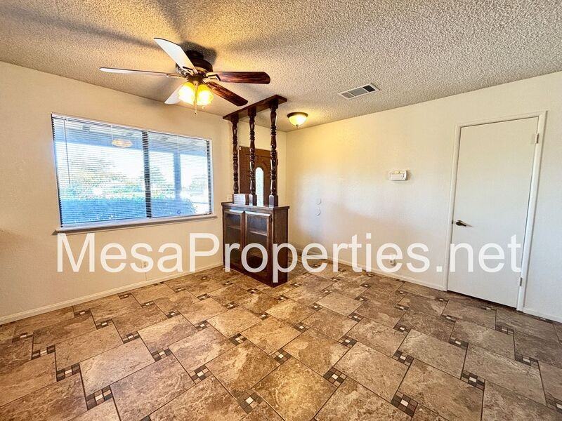 15019 Spruce St - Photo 5 of 24