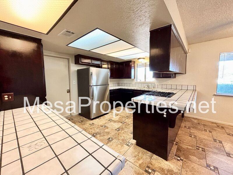 15019 Spruce St - Photo 6 of 24