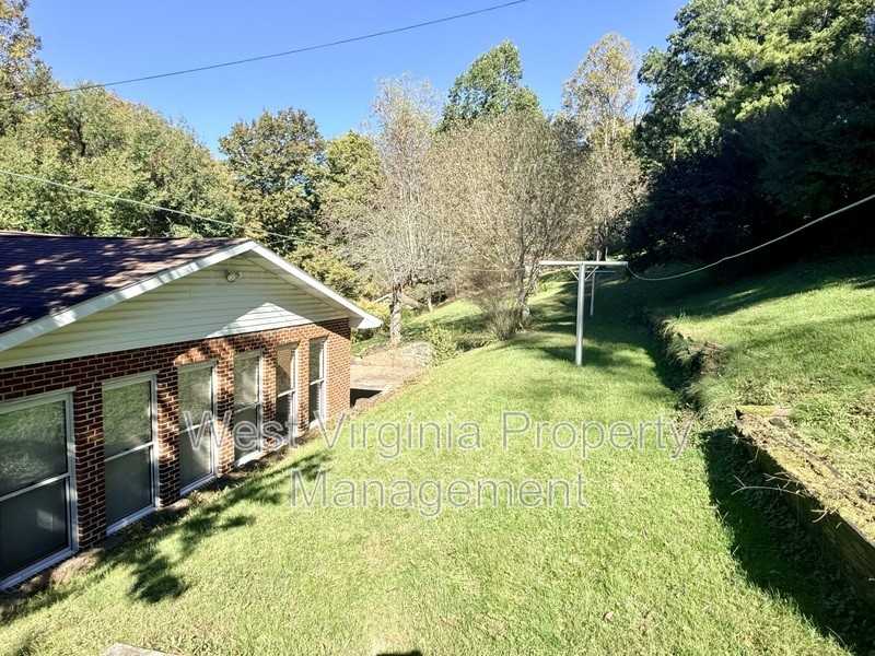 116 Johnson St - Photo 4 of 35