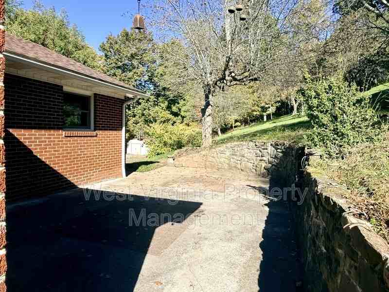116 Johnson St - Photo 6 of 35