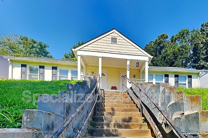 177 Lawton St Sw #A - Photo 2 of 14
