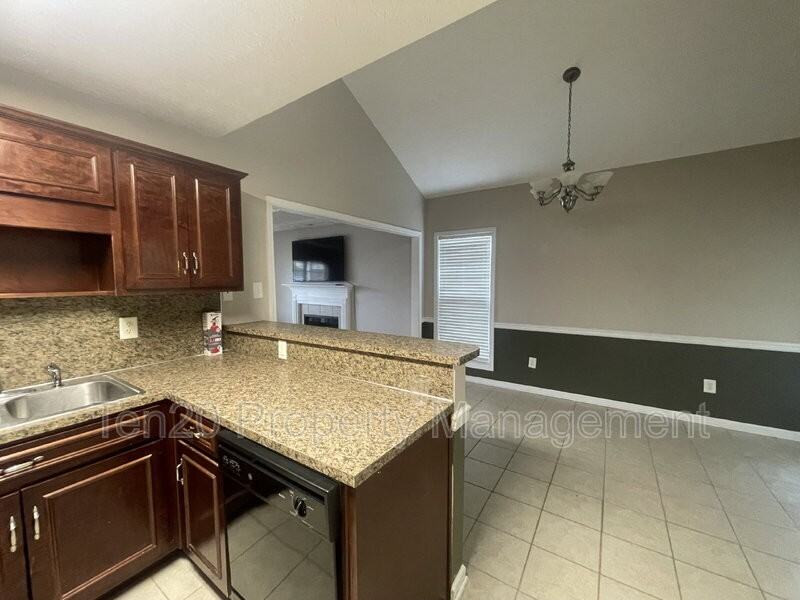 25 Devonshire Dr - Photo 3 of 15