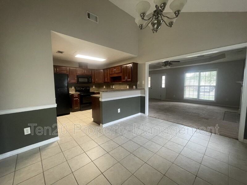 25 Devonshire Dr - Photo 4 of 15