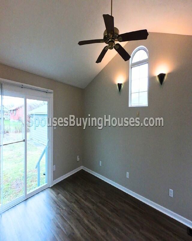 2125 Wallace Ave - Photo 2 of 14